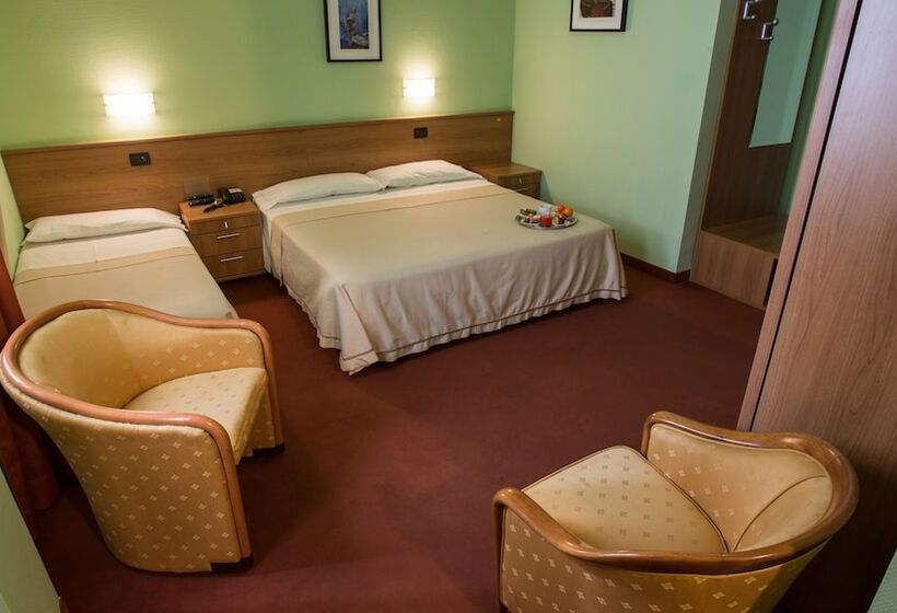 اتاق استاندارد سه نفره, Lux