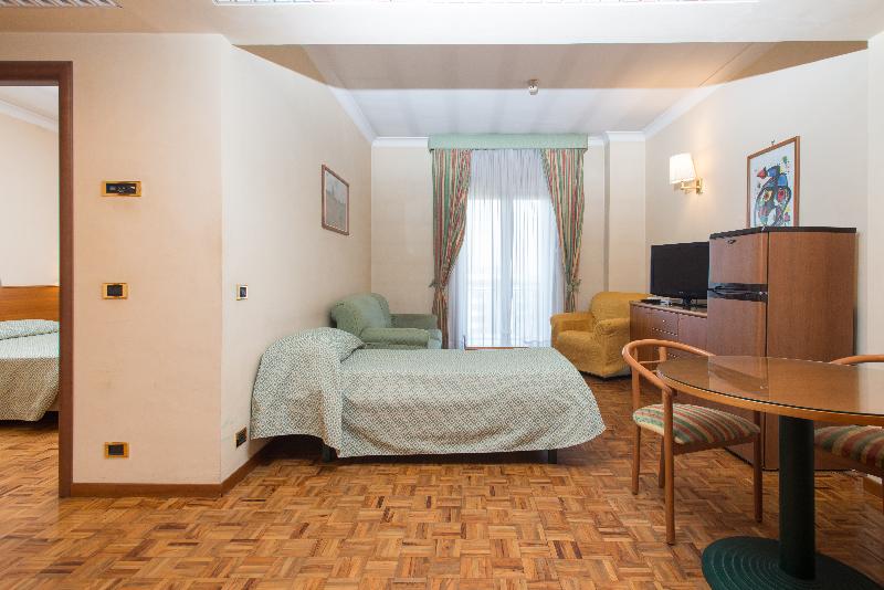 غرفة قياسية ثلاثية, San Francesco