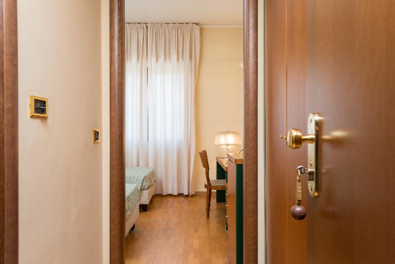 غرفة قياسية, San Francesco