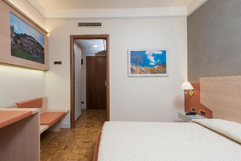 غرفة قياسية, San Francesco