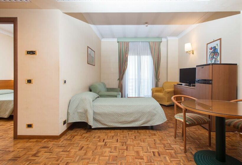 غرفة قياسية ثلاثية, San Francesco