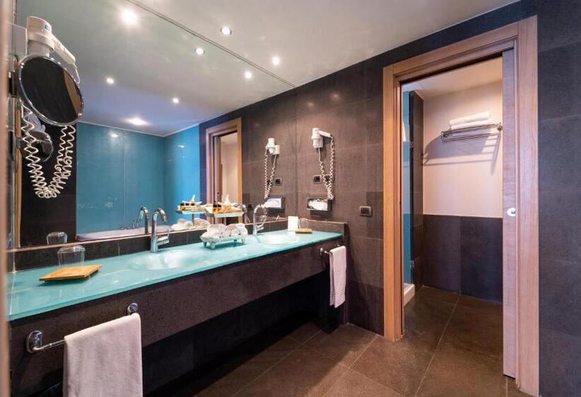 סוויטה, Santa Tecla Palace