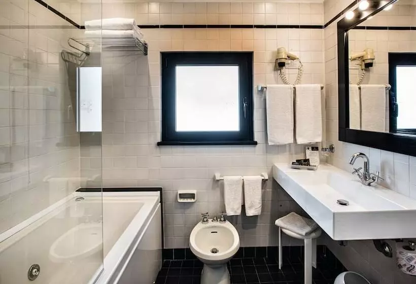 חדר קלאסי לשלושה, Sardegna Hotel   Suites & Restaurant