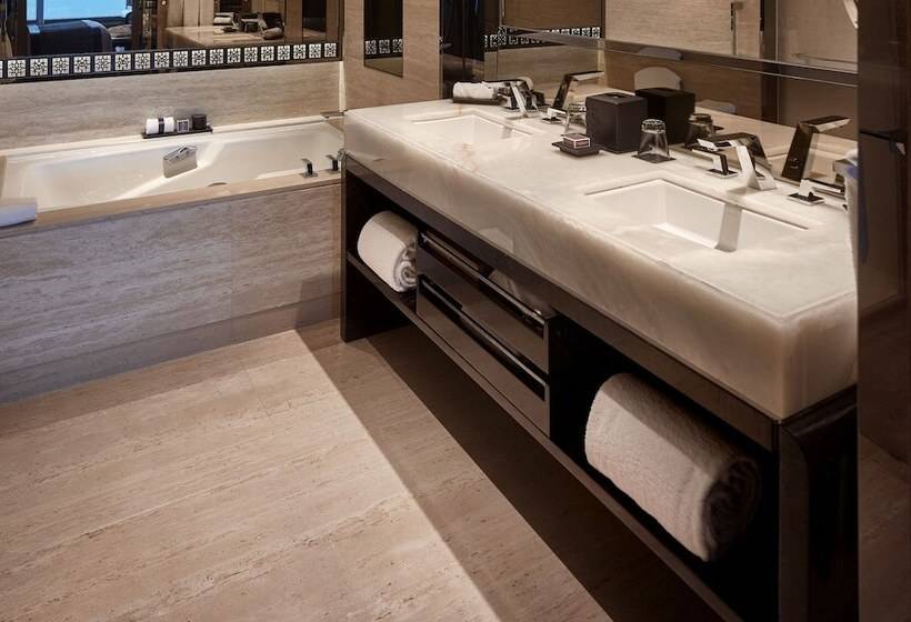 اتاق لوکس, The Ritz Carlton Hong Kong