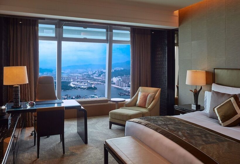 اتاق لوکس با چشم‌انداز دریا, The Ritz Carlton Hong Kong