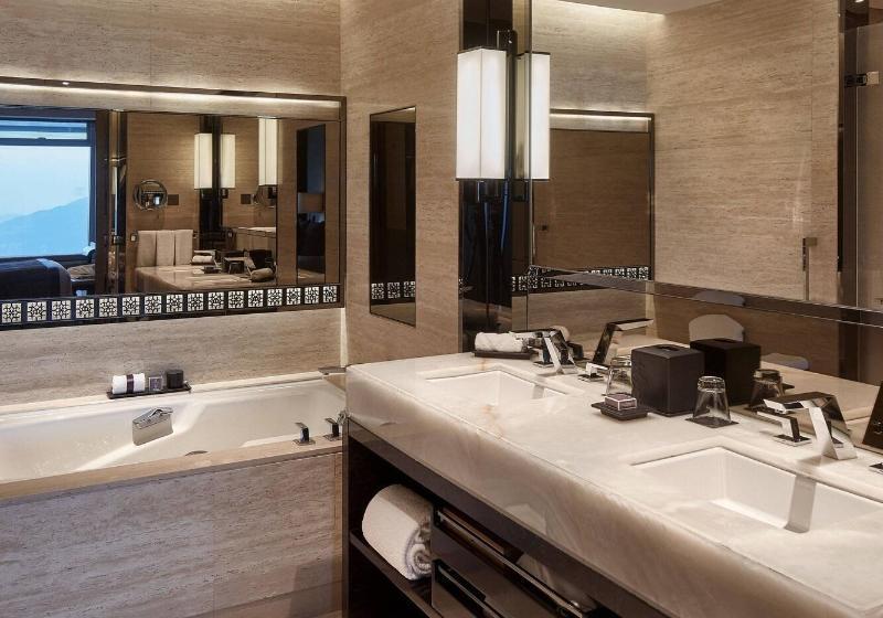 اتاق لوکس با چشم‌انداز دریا, The Ritz Carlton Hong Kong