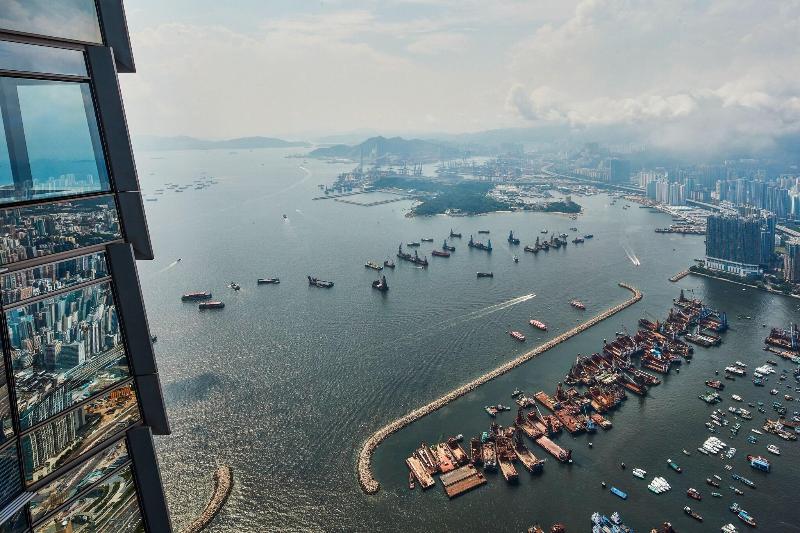 اتاق لوکس با چشم‌انداز دریا, The Ritz Carlton Hong Kong