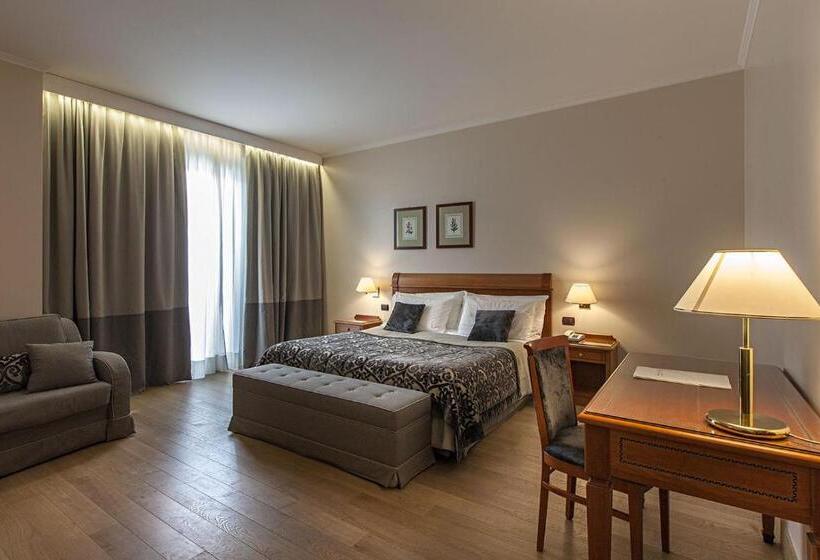 חדר סטנדרט, Touring