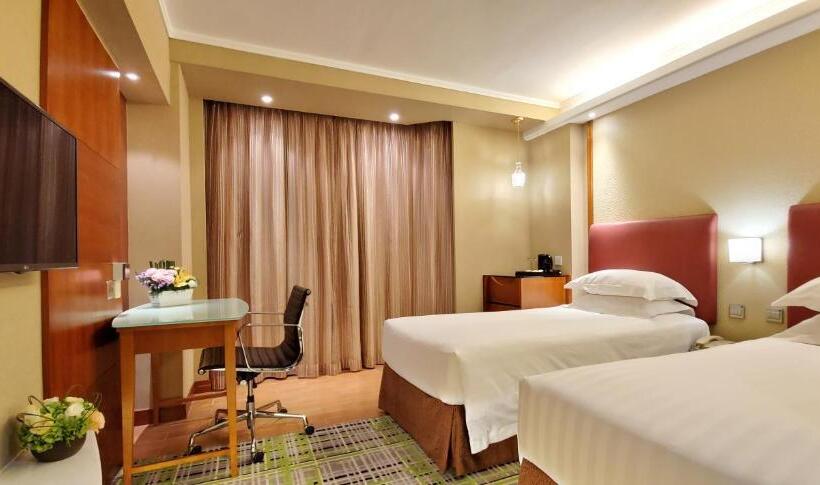 اتاق لوکس, Wharney