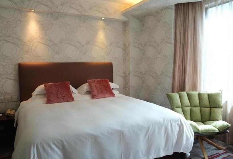 سوییت جونیور, Wharney