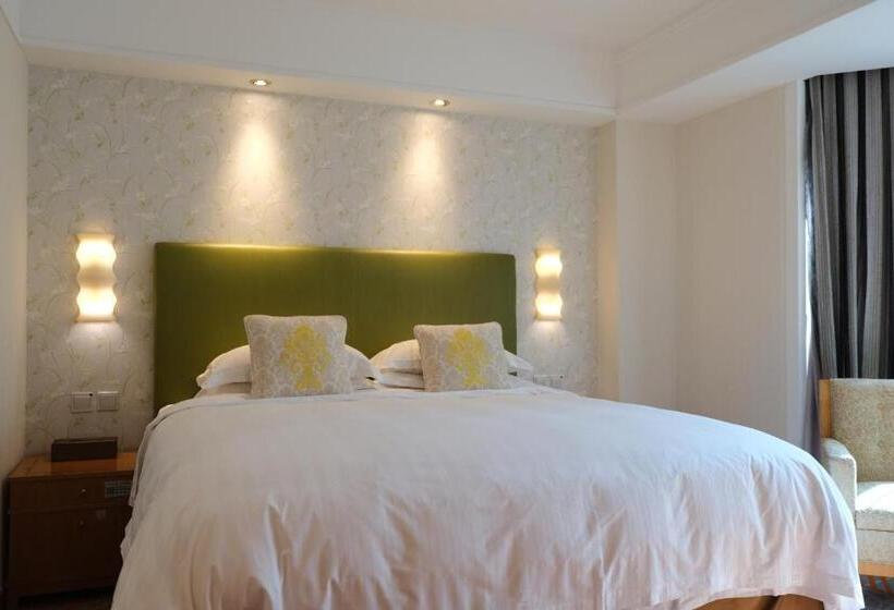 سوییت جونیور, Wharney