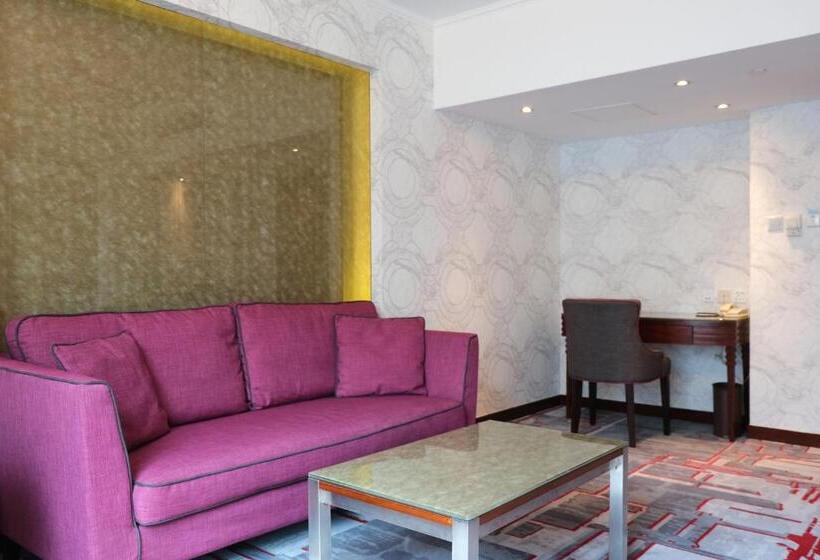 سوییت جونیور, Wharney