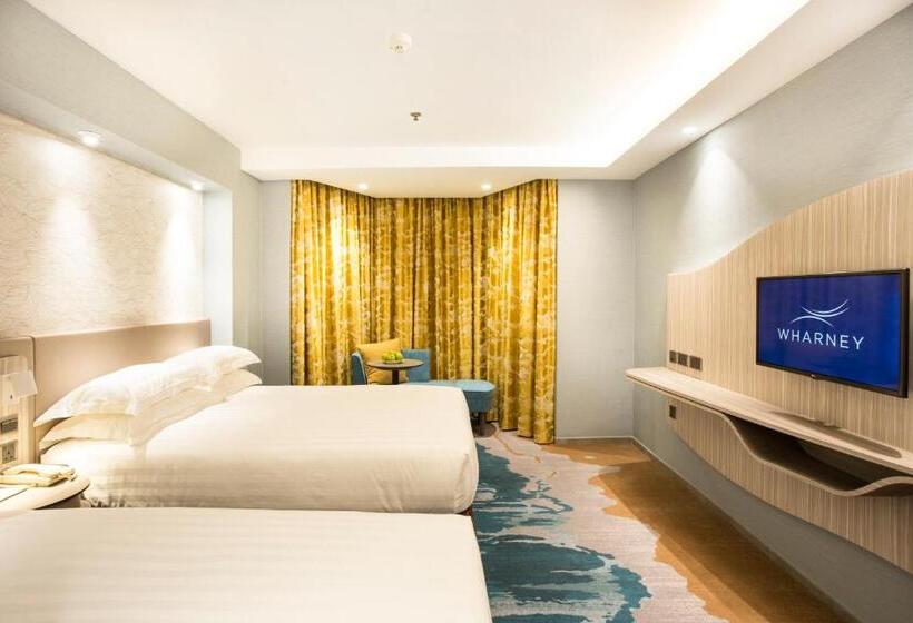 اتاق خانوادگی, Wharney