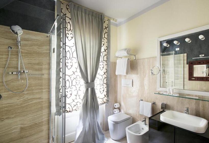 سوییت جونیور, Augustus Hotel & Resort