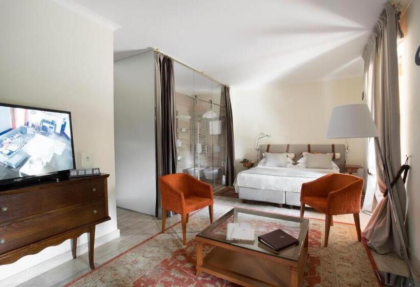 سوییت جونیور, Augustus Hotel & Resort