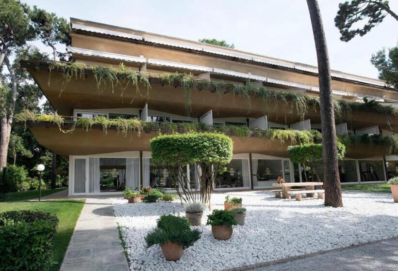 سوییت خانوادگی, Augustus Hotel & Resort