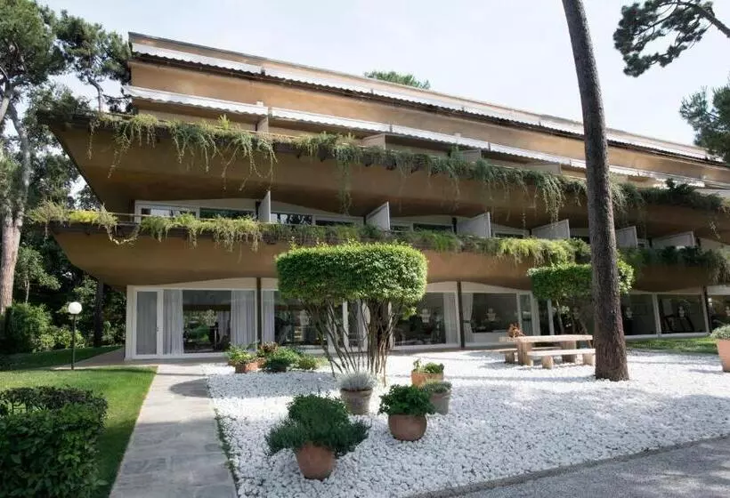 سوییت خانوادگی, Augustus Hotel & Resort