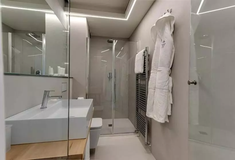 اتاق لوکس, Augustus Hotel & Resort