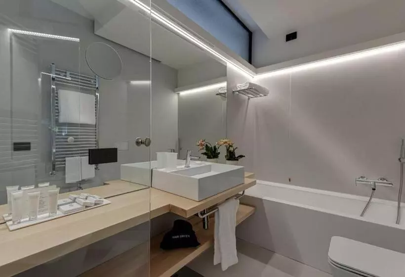 اتاق لوکس, Augustus Hotel & Resort