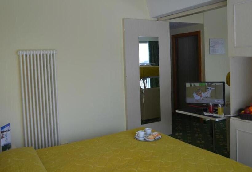 4인용 스탠다드 룸, Club Hotel Solaria