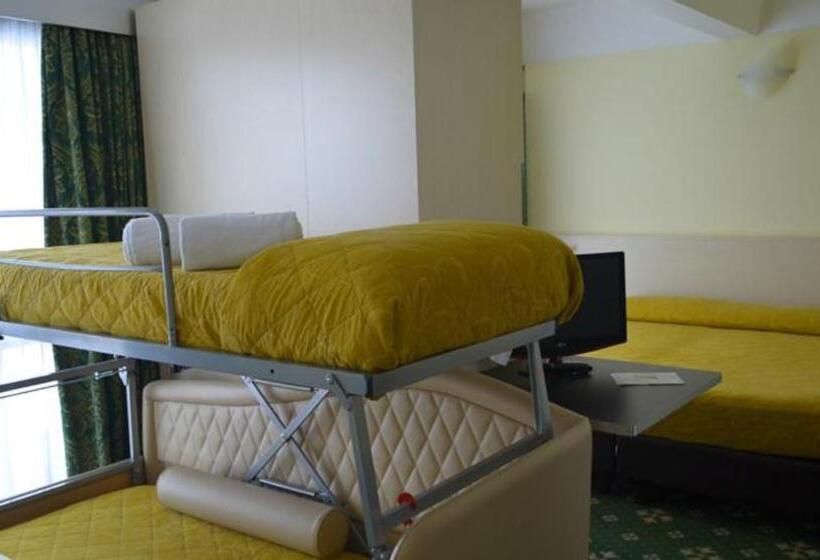 غرفة قياسية رباعية, Club Hotel Solaria