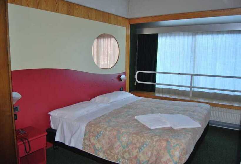 غرفة قياسية ثلاثية, Club Hotel Solaria