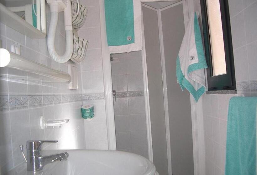 غرفة قياسية مطلّة علي البحر مزوَّدة بشُرفة, Albergo Le Briciole