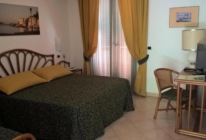 海景标准间带阳台, Albergo Le Briciole