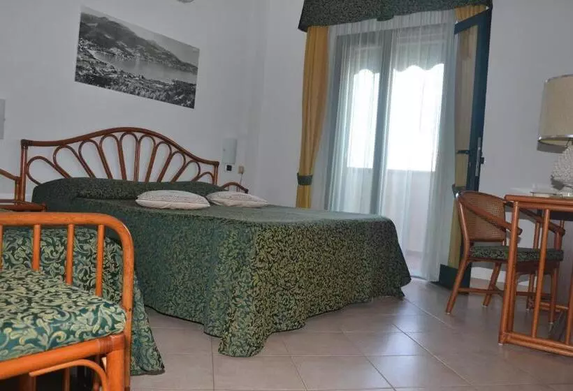 オーシャンビュースタンダードルームバルコニー付き, Albergo Le Briciole