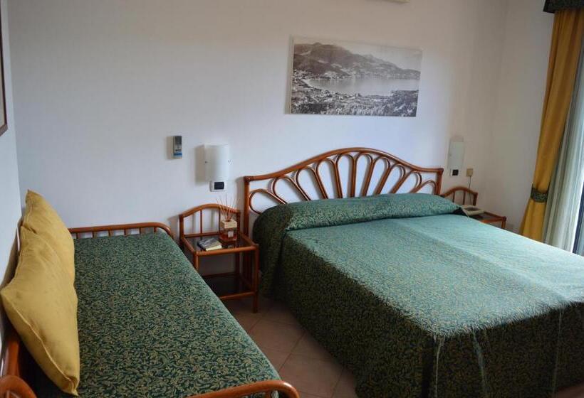 Triple Room Sea View, Albergo Le Briciole