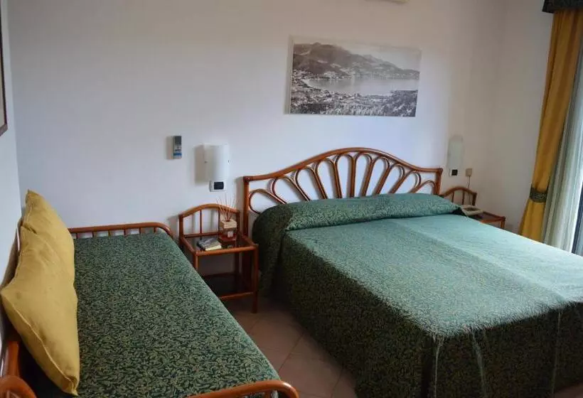 Triple Room Sea View, Albergo Le Briciole