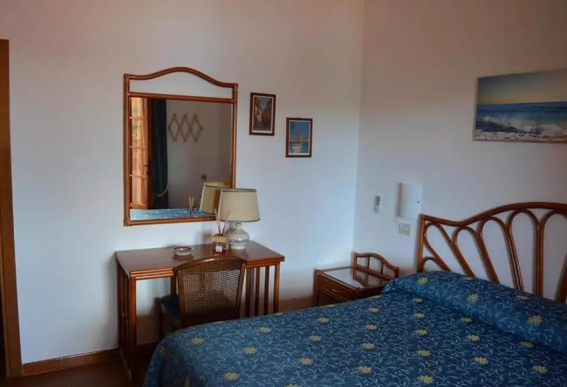 サイドオーシャンビュースタンダードルーム, Albergo Le Briciole