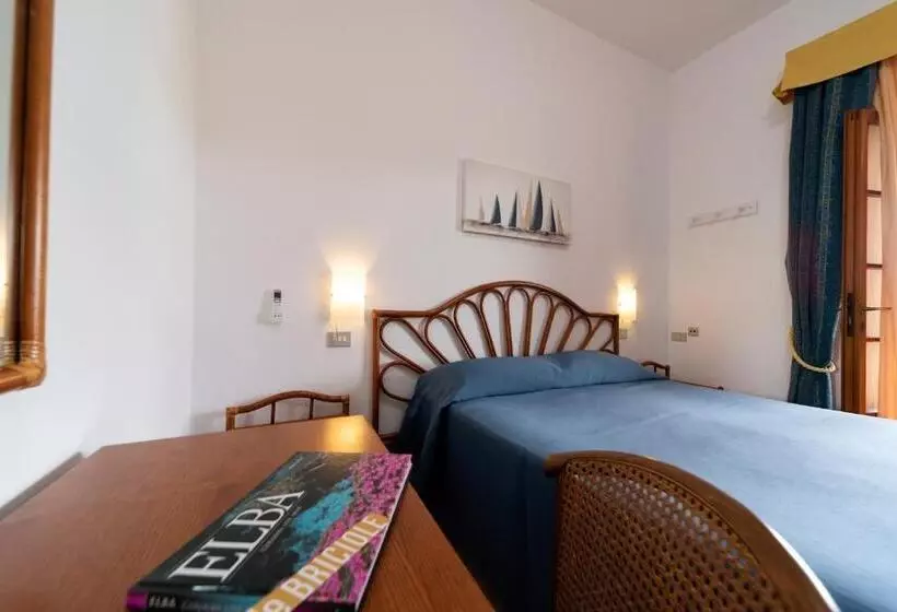 サイドオーシャンビュースタンダードルーム, Albergo Le Briciole
