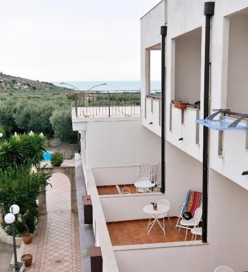 חדר קומפורט, Apeneste