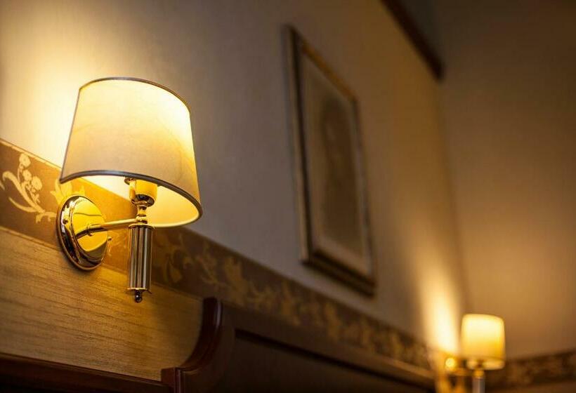 اتاق استاندارد چهار تخته, Arizona