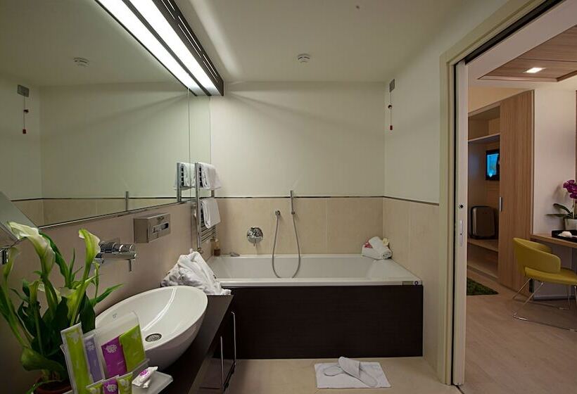 スイート, As Hotel Limbiate Fiera