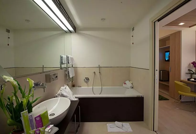 スイート, As Hotel Limbiate Fiera