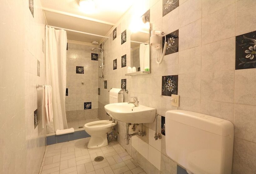 اتاق استاندارد چهار تخته, Bavaria