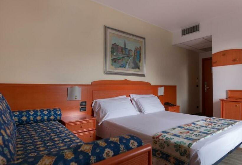 غرفة قياسية ثلاثية, Brioni Mare