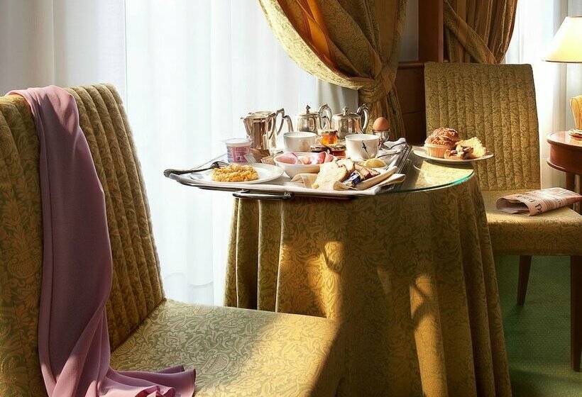 经典套房, Cavour