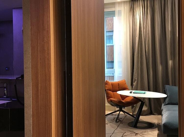 豪华房间, Cavour