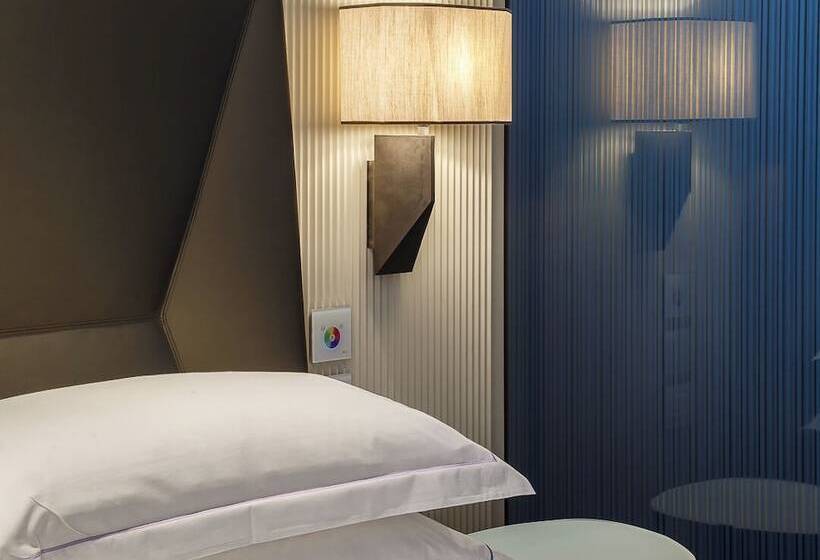 豪华房间, Cavour