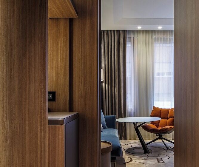 豪华房间, Cavour