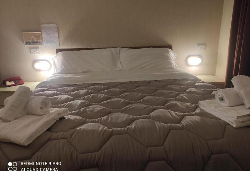 חדר סטנדרט, Centrale