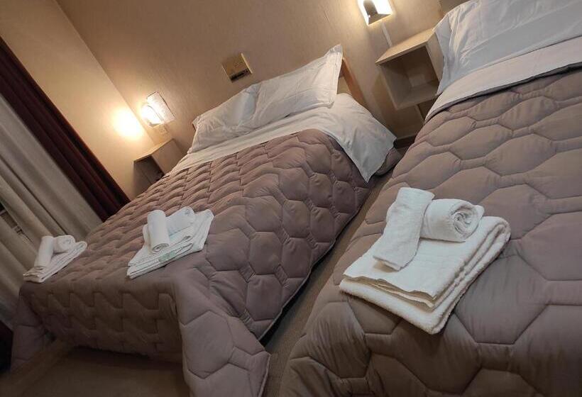 חדר סטנדרט לשלושה, Centrale