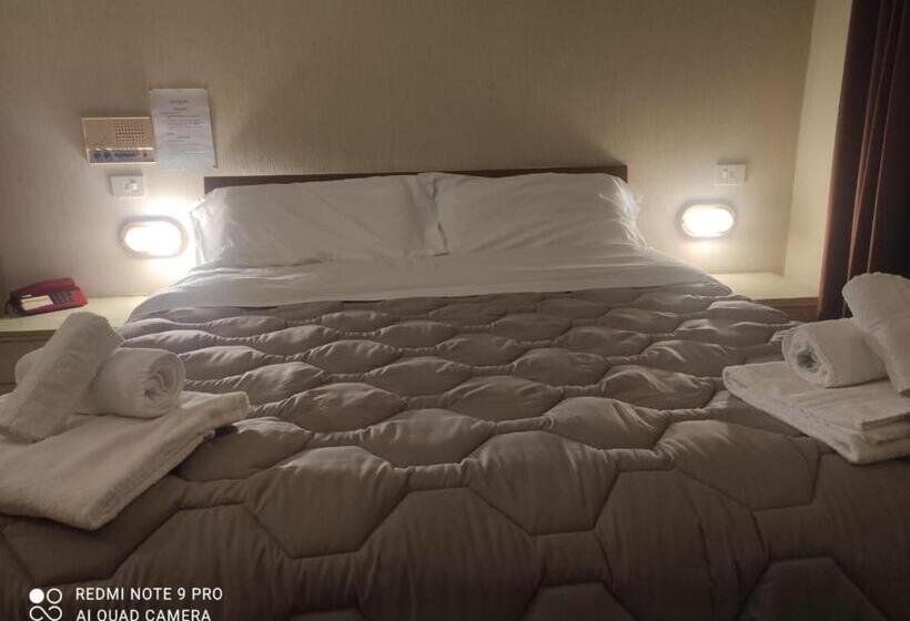 חדר סטנדרט, Centrale