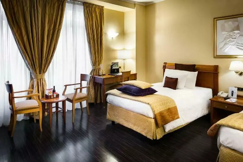 اتاق سوپریور سه تخته, Dei Cavalieri Milano Duomo