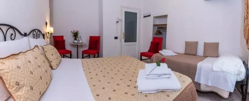 اتاق استاندارد سه نفره, Dei Mori   Guest House