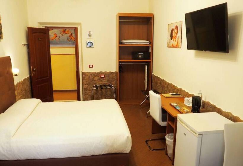 Quarto Triplo Standart, Ester