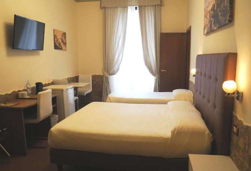 Quarto Triplo Standart, Ester